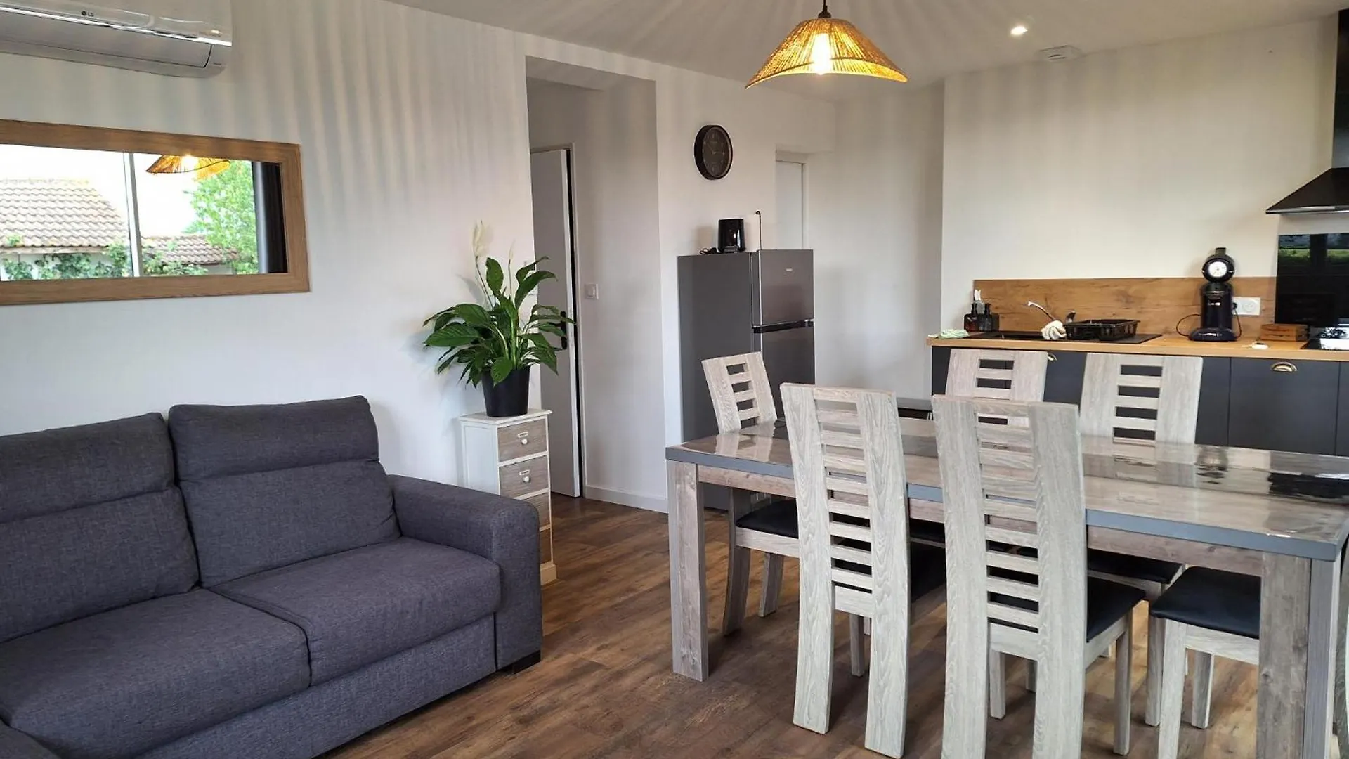 Gitecow Saint-Cyr-les-Vignes Apartment